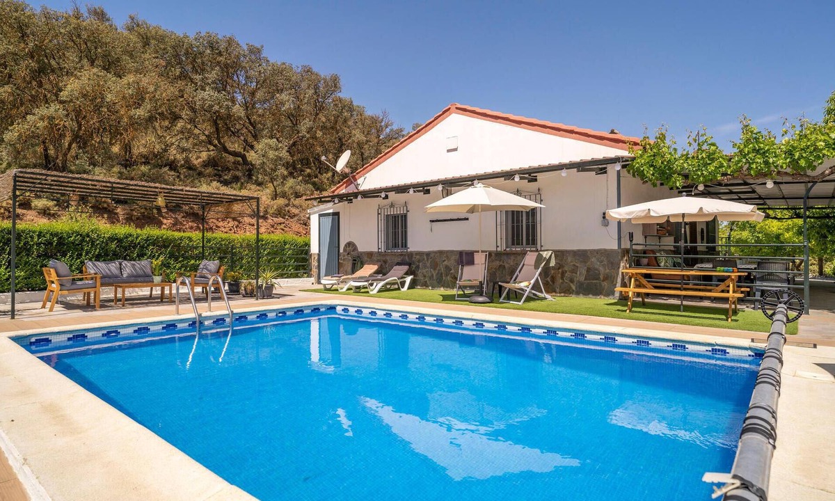 Alhama de Granada House | With breathtaking views in the middle of nature, this spacious and family vacation home with swimmin