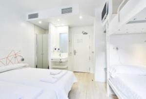 AMC Granada Hostal