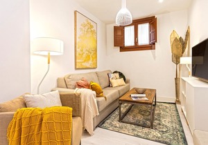 Charming two-bedroom apartment near Cathedral. Zacatin 103