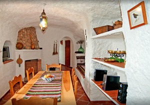 Homerez - Beautiful property for 6 ppl. with shared pool and terrace at Gorafe