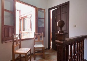 Spacious Sunny and Quiet Albayzin Apartment