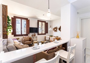 Stunning 2-bedroom apartment near Cathedral. Zacatin 303