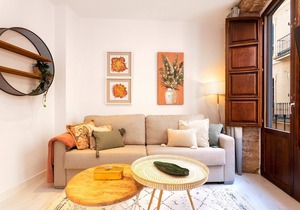 Stunning one-bedroom apartment near the Cathedral. Zacatin 201