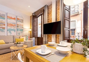 Stunning one-bedroom apartment near the Cathedral. Zacatin 101