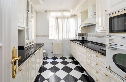 Camino de Ronda Apartment | 113 m² Apartment ∙ 3 bedrooms ∙ 5 guests