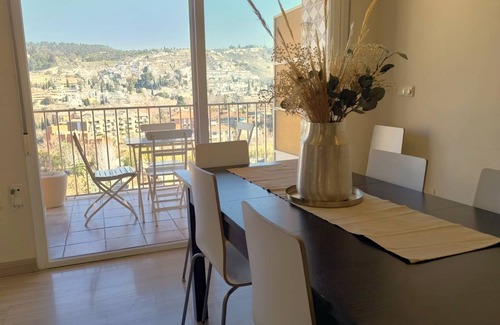 Cervantes Apartment | 115 m² Apartment ∙ 3 bedrooms ∙ 8 guests
