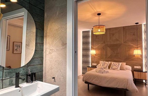 Granada City Center Apartment | 120 m² Apartment ∙ 4 bedrooms ∙ 8 guests