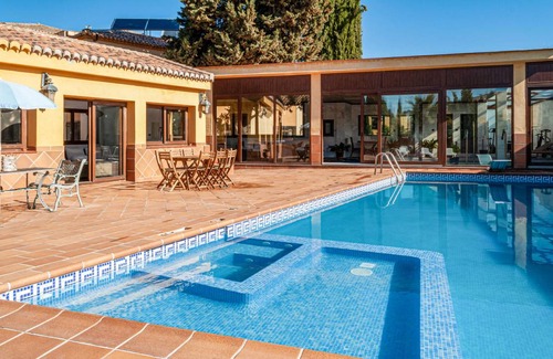 Otura House | 1300 m² House ∙ 8 bedrooms ∙ 15 guests