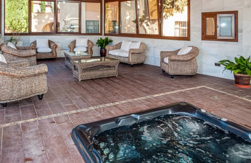 Otura House | 1300 m² House ∙ 8 bedrooms ∙ 15 guests
