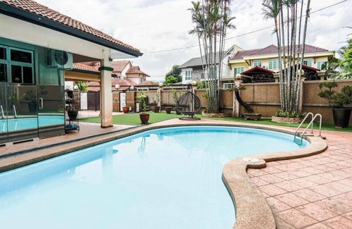 Federal Territory of Kuala Lumpur House | 186 m² House ∙ 4 bedrooms ∙ 16 guests