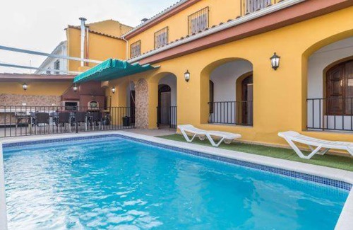 Illora House | 200 m² House ∙ 3 bedrooms ∙ 10 guests