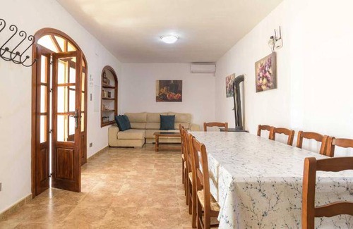 Illora House | 200 m² House ∙ 3 bedrooms ∙ 10 guests