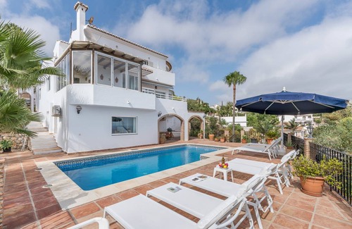Salobrena Villa | 260 m² Villa ∙ 4 bedrooms ∙ 8 guests