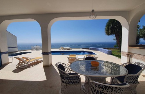 Salobrena Villa | 260 m² Villa ∙ 4 bedrooms ∙ 8 guests