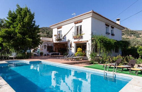 Beznar Cottage | 268 m² Cabin ∙ 6 bedrooms ∙ 12 guests