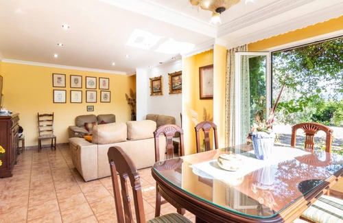 Beznar Cottage | 268 m² Cabin ∙ 6 bedrooms ∙ 12 guests