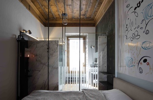 Tophane House | 2nd floor with balcony