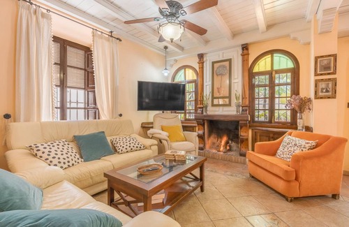 Illora House | 300 m² House ∙ 6 bedrooms ∙ 14 guests