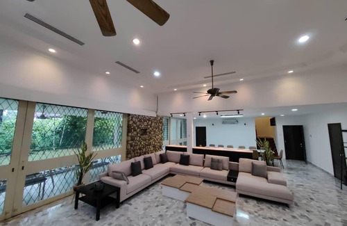 Kuala Lumpur Villa | 3000 m² Villa ∙ 3 bedrooms ∙ 20 guests