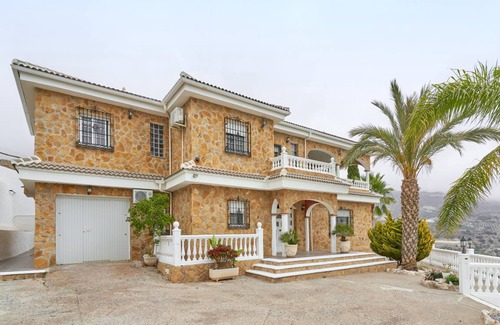Itrabo Villa | 310 m² Villa ∙ 5 bedrooms ∙ 9 guests