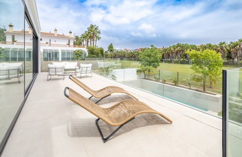 Motril Villa | 322 m² Villa ∙ 5 bedrooms ∙ 7 guests