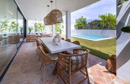 Motril Villa | 322 m² Villa ∙ 5 bedrooms ∙ 7 guests