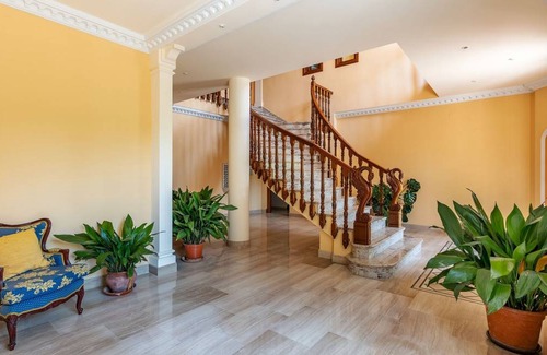 Loja House | 350 m² House ∙ 6 bedrooms ∙ 12 guests