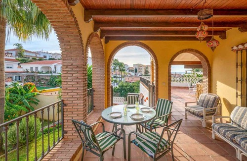 Almunecar Villa | 350 m² Villa ∙ 6 bedrooms ∙ 11 guests