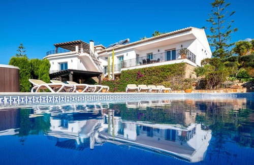 Velilla-Taramay Villa | 390 m² Villa ∙ 8 bedrooms ∙ 16 guests