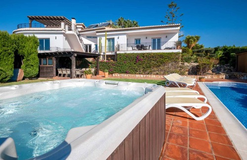 Velilla-Taramay Villa | 390 m² Villa ∙ 8 bedrooms ∙ 16 guests