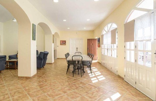 Illora House | 400 m² House ∙ 3 bedrooms ∙ 10 guests