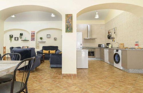 Illora House | 400 m² House ∙ 3 bedrooms ∙ 10 guests