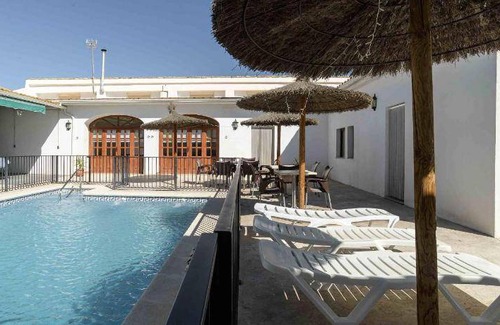Illora House | 400 m² House ∙ 3 bedrooms ∙ 10 guests