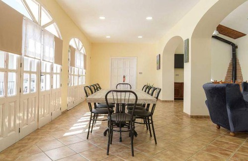 Illora House | 400 m² House ∙ 3 bedrooms ∙ 10 guests