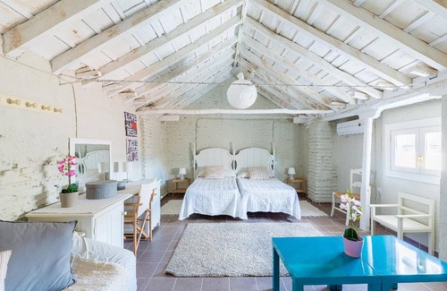 Illora House | 400 m² House ∙ 6 bedrooms ∙ 14 guests