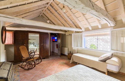 Illora House | 400 m² House ∙ 6 bedrooms ∙ 14 guests