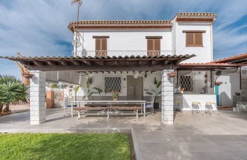Durcal House | 400 m² House ∙ 7 bedrooms ∙ 14 guests