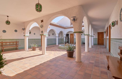 Motril House | 400 m² House ∙ 8 bedrooms ∙ 26 guests