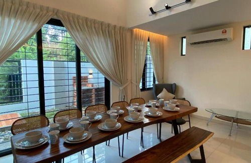 Subang Jaya Villa | 418 m² Villa ∙ 4 bedrooms ∙ 30 guests