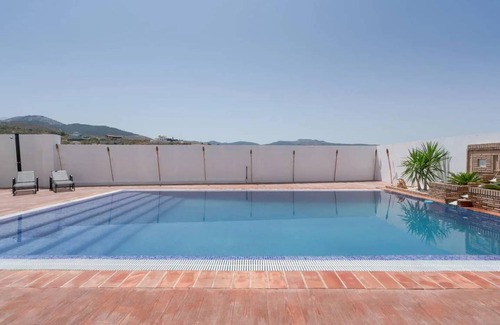 La Zubia Villa | 700 m² Villa ∙ 7 bedrooms ∙ 16 guests