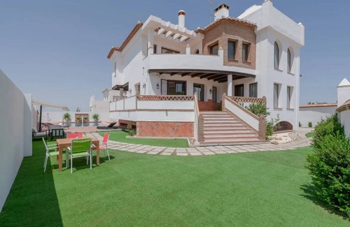 La Zubia Villa | 700 m² Villa ∙ 7 bedrooms ∙ 16 guests