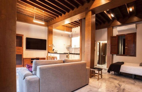Central District Apartment | 75 m² Apartment ∙ 10 guests