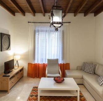 Central District Apartment | 87 m² Apartment ∙ 2 bedrooms ∙ 5 guests
