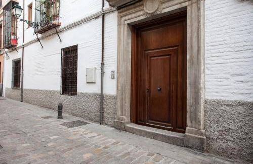 Central District Apartment | 87 m² Apartment ∙ 2 bedrooms ∙ 5 guests