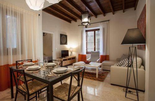 Central District Apartment | 87 m² Apartment ∙ 2 bedrooms ∙ 5 guests