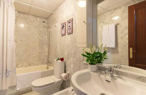 Granada City Center Apartment | APARTAMENTO ADULTOS CENTRO N V 1 free parking