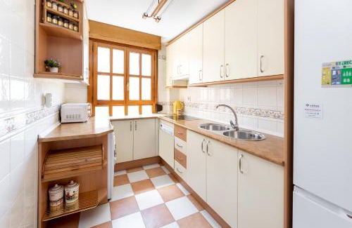 Granada City Center Apartment | APARTAMENTO ADULTOS CENTRO N V 1 free parking