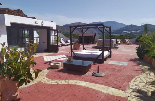Salobrena Apartment | Apartamento n5 en Salobreña,zona rural con jacuzzi bárbacoa terraza con vistas impresionantes