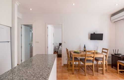 La Herradura Apartment | Apartment 'Apartamento Las Tejas' with Sea View, Shared Terrace and Wi-Fi