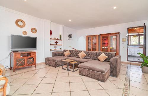 Velilla-Taramay Apartment | Argali Beach Almuñecar